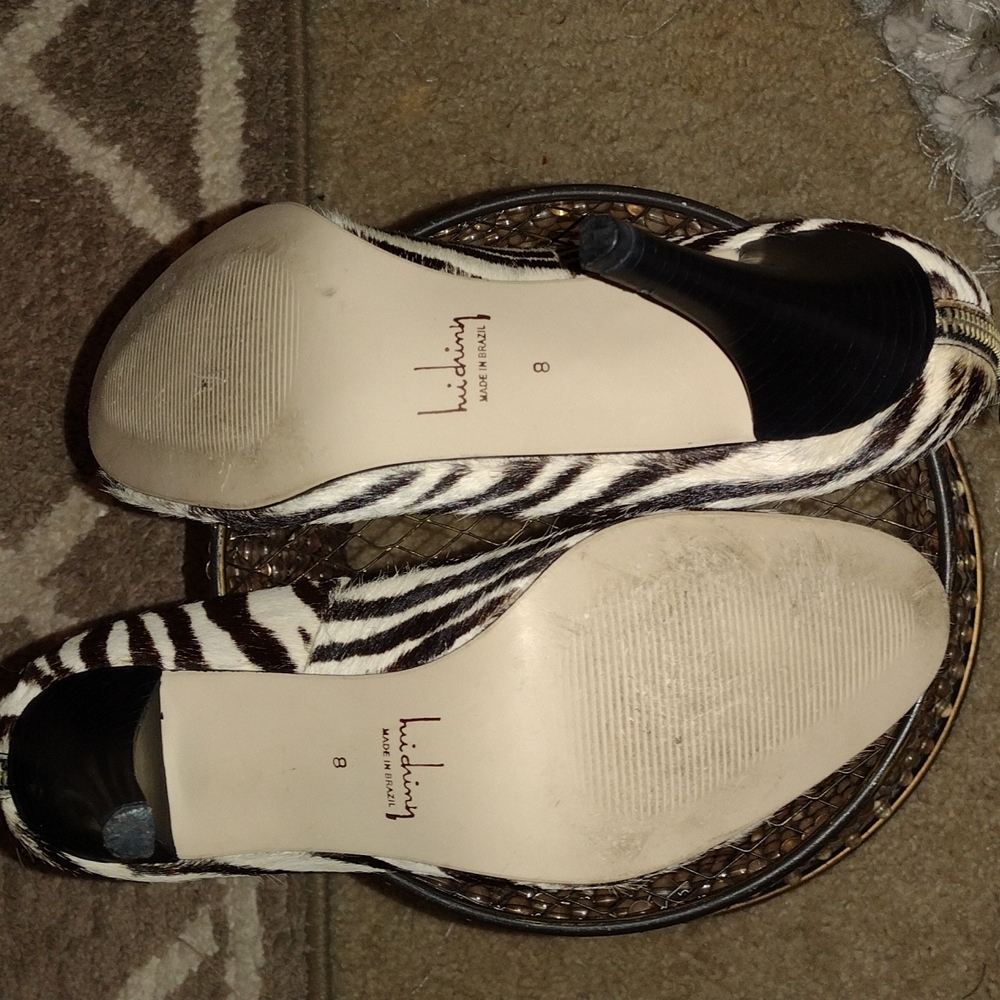 Zebra horse hair  trim in red new heels pumps. - Picture 6 of 10